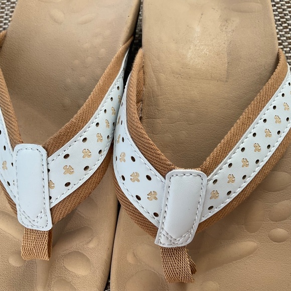 Moerdeng flip flops.Tan.39 - Picture 2 of 7